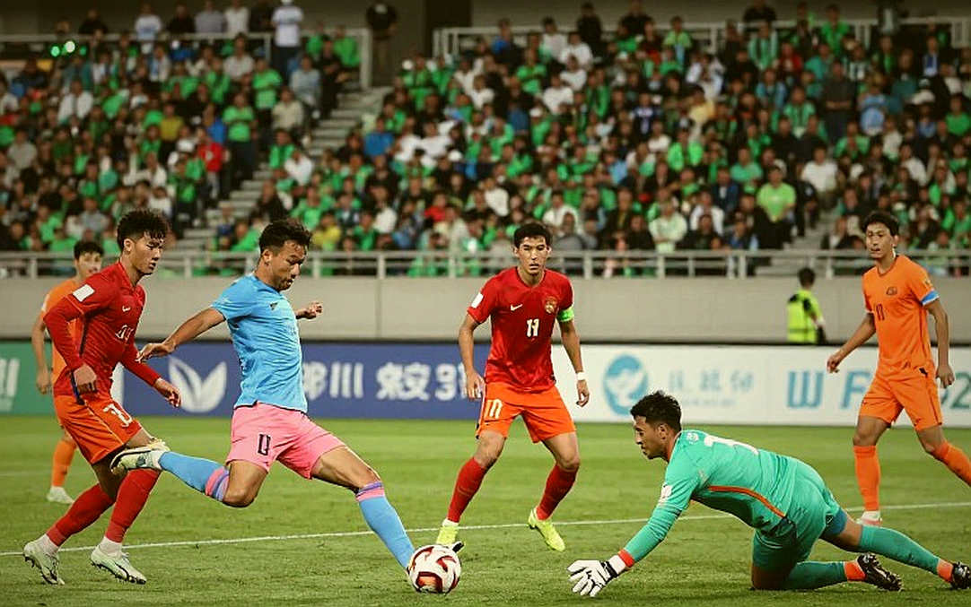 Malaysia thắng Singapore 6-0 nhưng vẫn bị loại: Khi sáu bàn thắng không đủ để cứu một số phận Malaysia thắng Singapore 6-0 nhưng vẫn bị loại: Khi sáu bàn thắng không đủ để cứu một số phận
