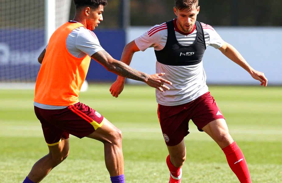 Jetro Willems and Sparta U16: When a Left-Back Relearns His Old School Jetro Willems and Sparta U16: When a Left-Back Relearns His Old School