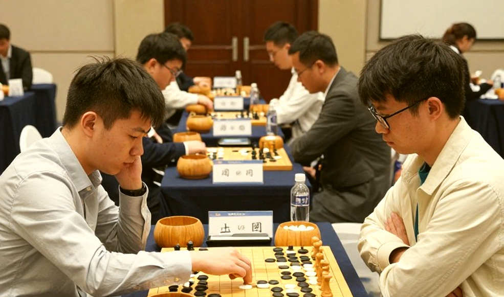 Nước 9...a5 và cuộc chạy đua lý thuyết bỏ lại người chơi cờ phía sau