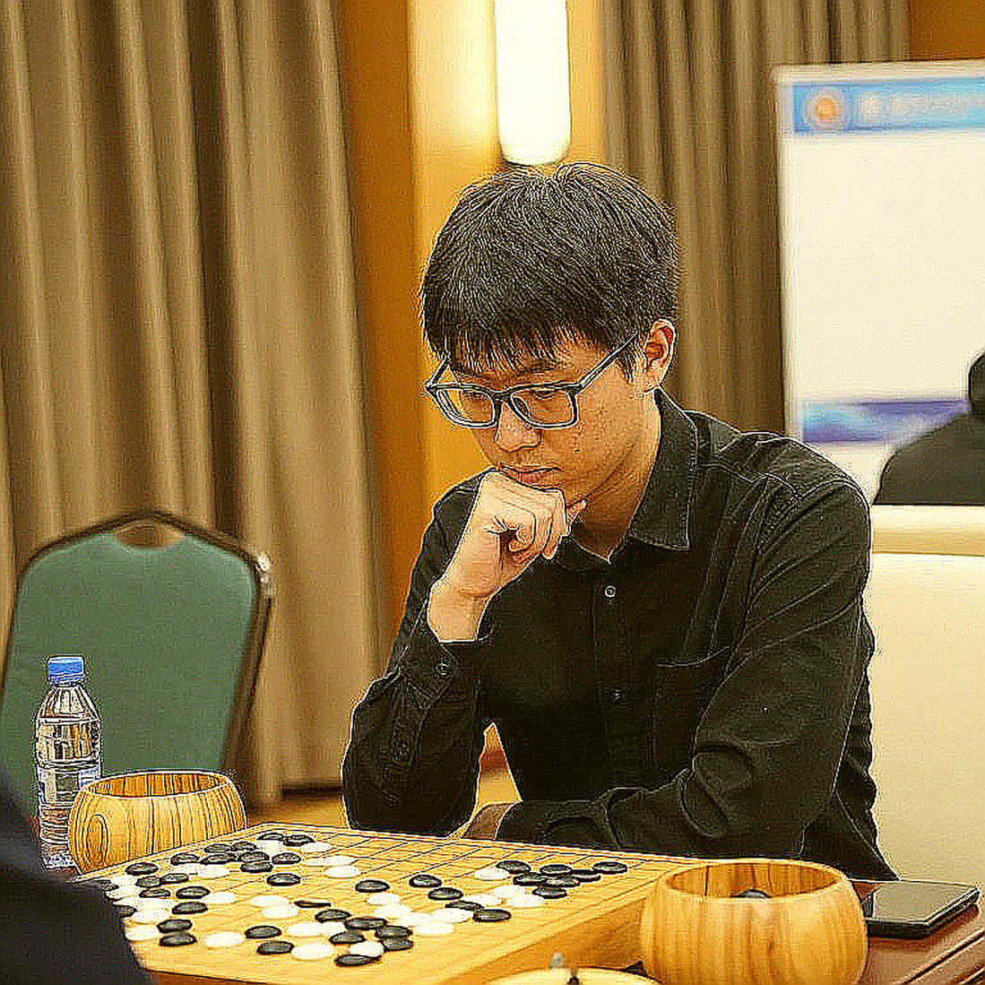 Gukesh xuống bàn 4 tại Olympiad cờ vua Samarkand: một quyết định chiến lược bị đọc sai bằng cảm xúc
