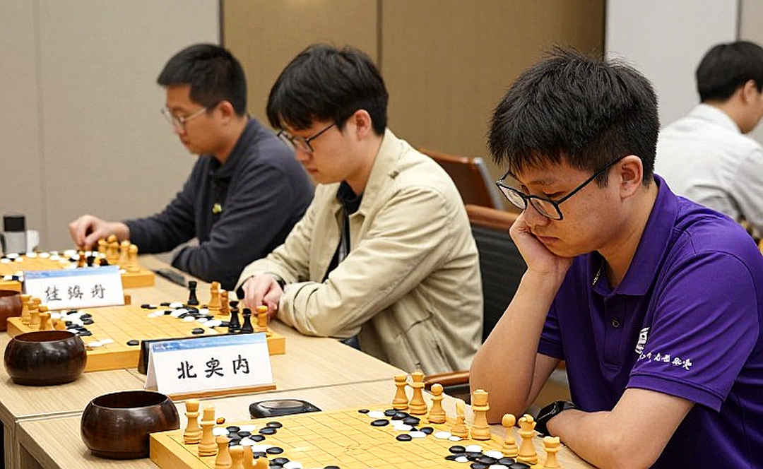 Rosenstein, FIDE và lời hứa Carlsen: Canh bạc quyền lực ở Samarkand