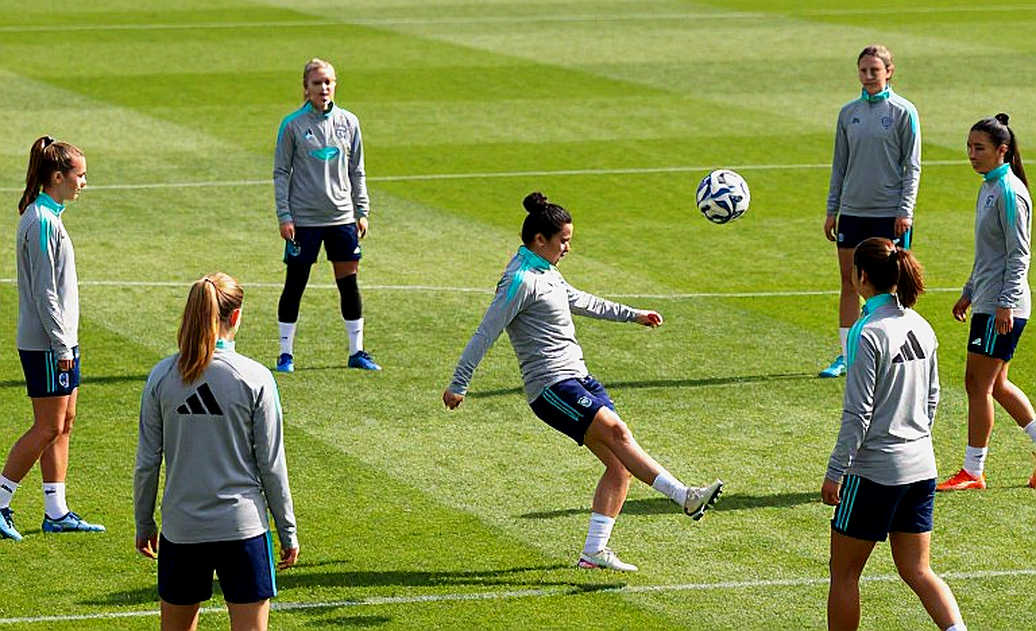 Mbappé out for two weeks with knee capsule strain: El Clásico safe, but the trust story is just beginning