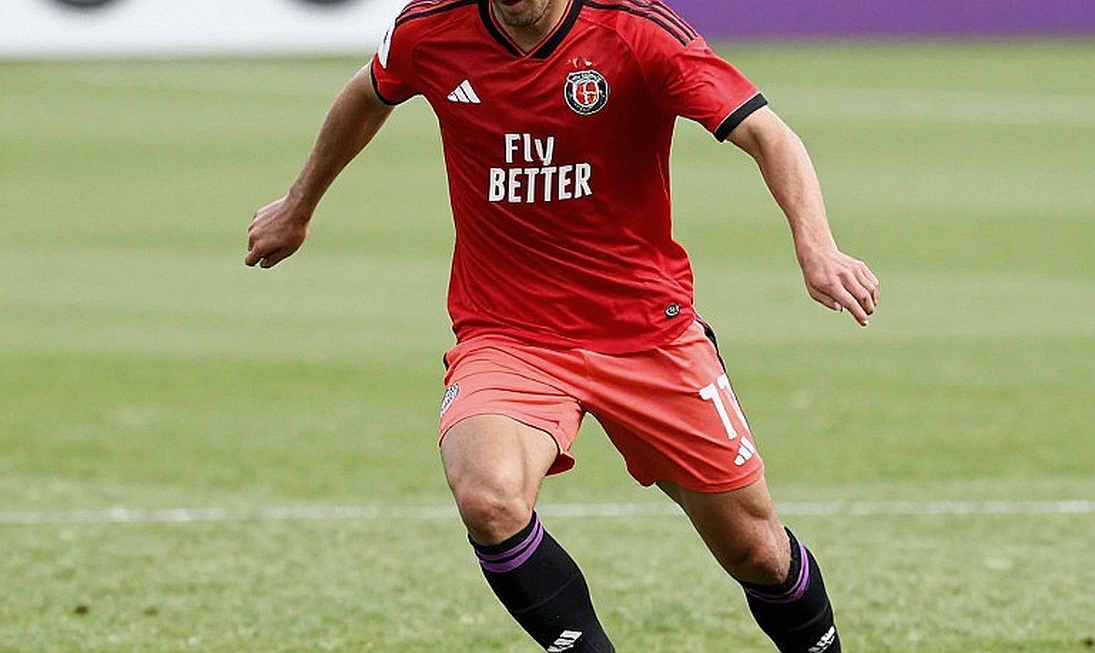Grabara và cú ACL: Khi lá phổi chơi chân của Juventus bị đứt dây Grabara và cú ACL: Khi lá phổi chơi chân của Juventus bị đứt dây